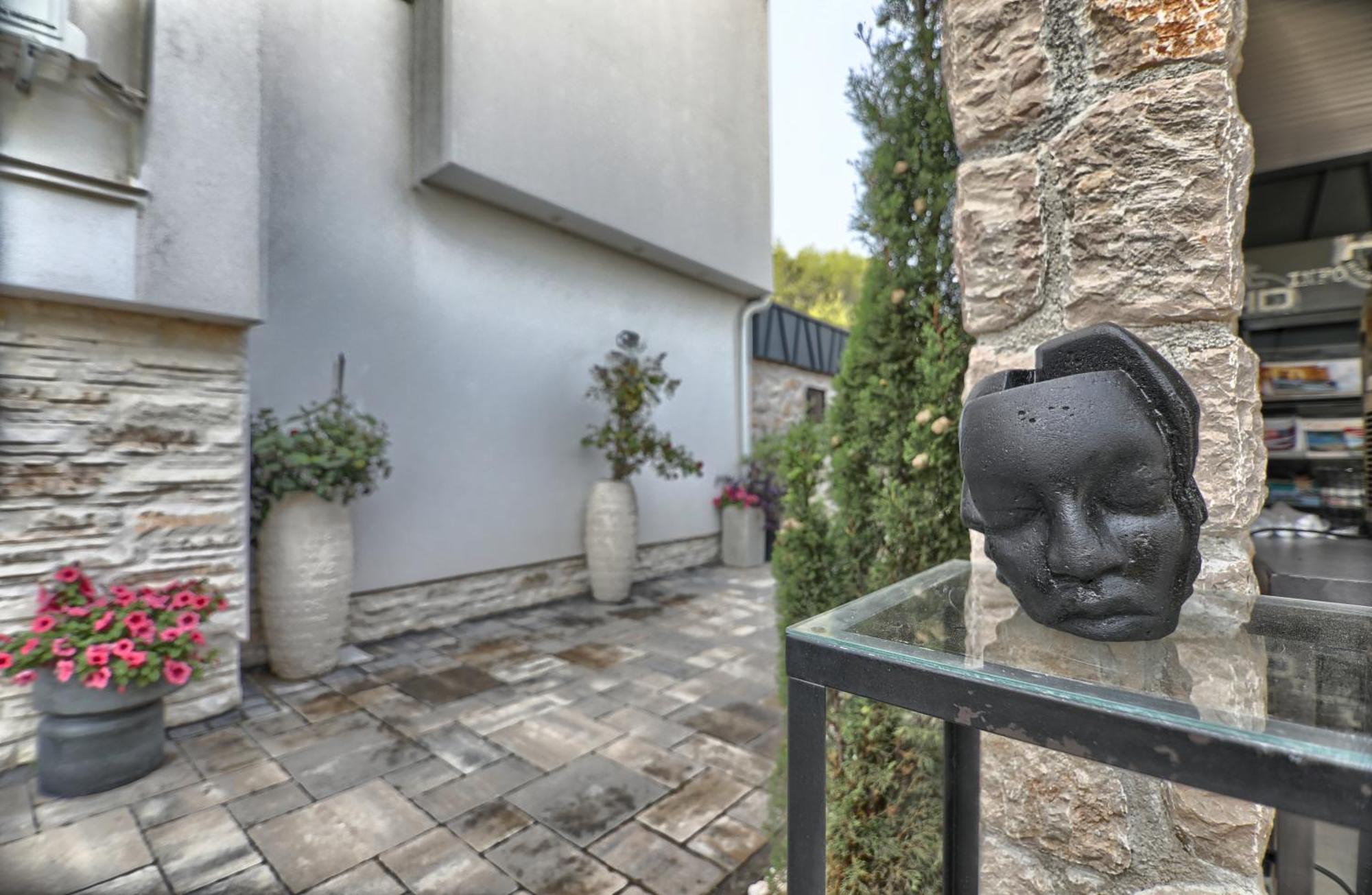 Hd House Ii *